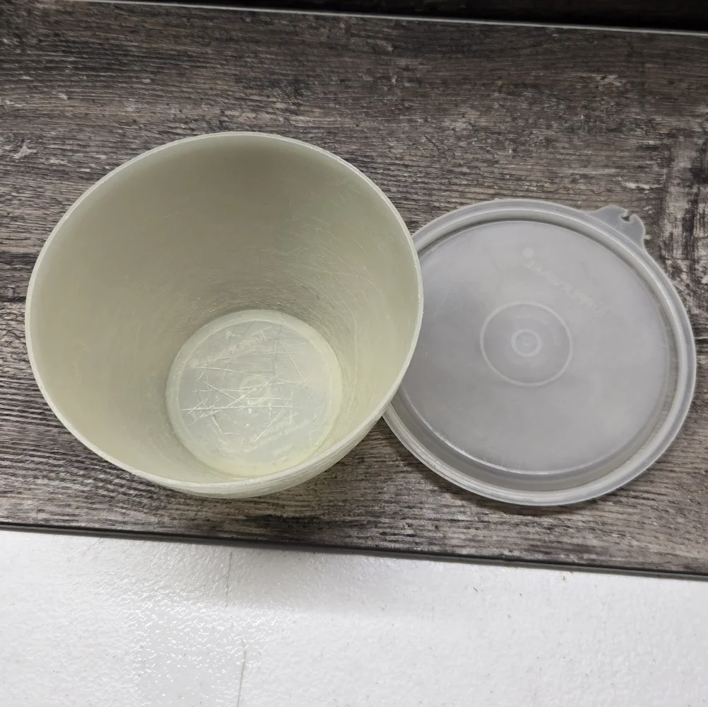 Vintage Tupperware Small Snack Bowl 148-30 w/‎ lid 215-49